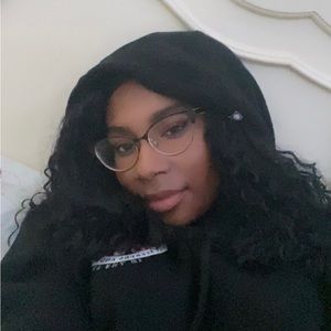 Meet your Posher, Amara